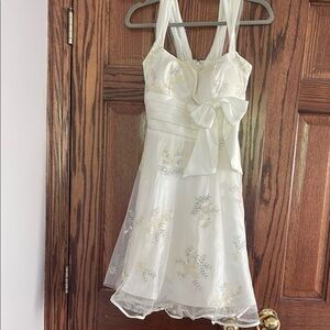 Elegant White Floral Mini Dress